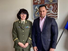 Brigádní generálka Lenka Šmerdová a hejtman Karlovarského kraje Petr Kubis