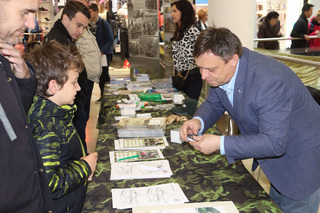  Součástí Army dne byl projekt POKOS, který si pro návštěvníky připravil řadu soutěží o ceny