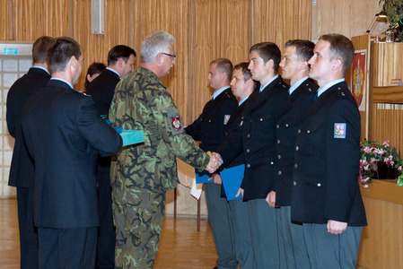 Výcvikem ve Vyškově vůbec poprvé prošli také policejní nováčci 