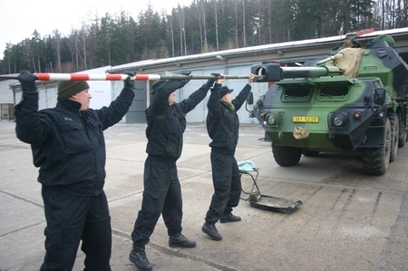Jak se v zimě pečuje o děla? Vojáci z Jinců nedají dopustit na „dědka“ 