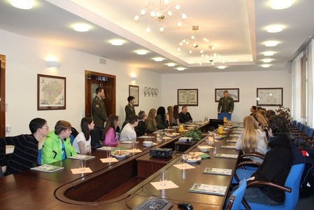 Diskuze žáků ZŠ Zbýšov s generálem Bečvářem