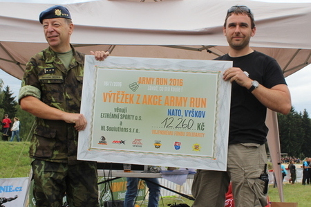 Extrémní závod Army Run pomohl Vojenskému fondu solidarity