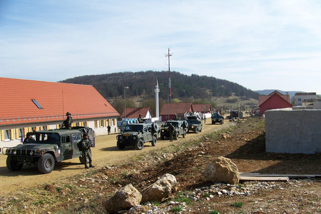 Protection of civilian experts during their supervision trip to the project
