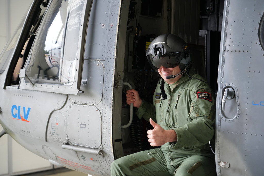 Pilot aktivní zálohy ve vrtulníku Mi-17 z Centra letového výcviku Pardubice