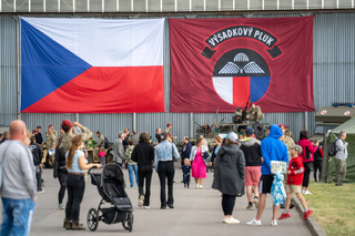 Den otevřených dveří 43. výsadkového pluku 