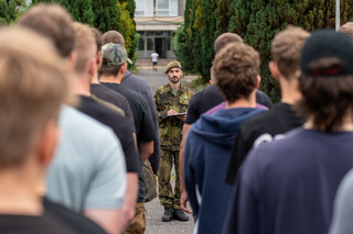 Zahájení dobrovolného vojenského cvičení pro studenty středních škol