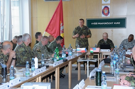 Zástupce velitele VeV-VA, plk. Petr Svoboda vítá účastníky konference.