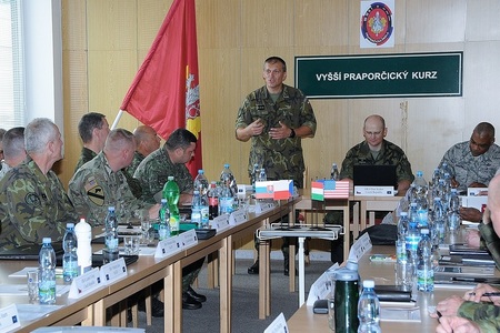 Ve Vyškově jednali vrchní praporčíci zemí V4 o spolupráci při rozvoji poddůstojnického a praporčického sboru