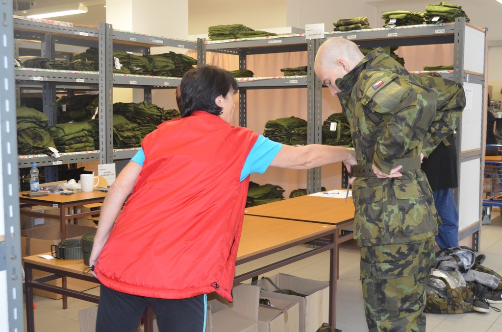 Dalších osm desítek záložníků a dobrovolníků zahájilo kurz základní přípravy
