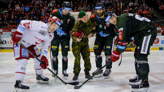 Ilustrační obrázek ke článkuOlomoučtí kohouti a hraničtí vojáci slaví rok partnerství