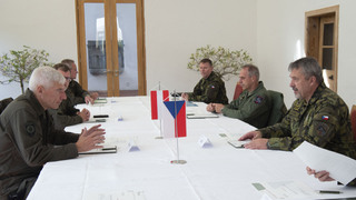 Armádní generál Aleš Opata jednal se svým protějškem generálem Robertem Briegerem v rakouském Zwettlu 