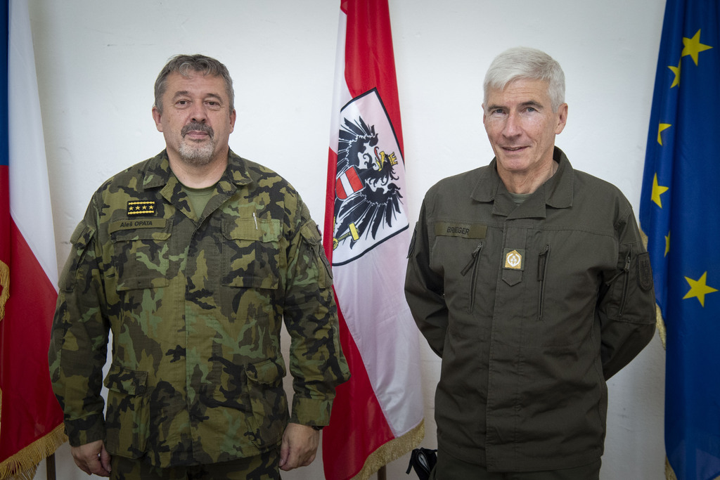 Armádní generál Aleš Opata a generál Robert Brieger mluvili o prohloubení vojenské spolupráce a rozvoji obranných schopností