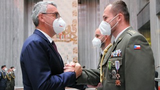 Ilustrační obrázek ke článkuVojáci na Vítkově převzali ocenění za evakuační operaci v Kábulu