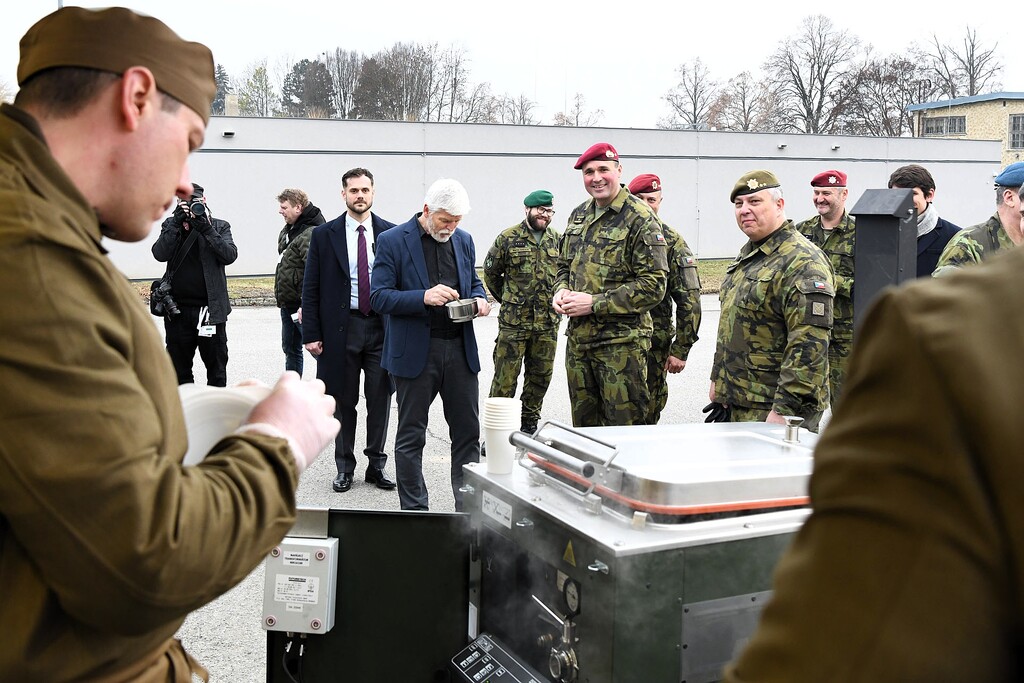 Hlava státu navštívila Vojenskou akademii.