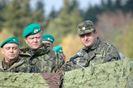 Deputy Chief of the ACR General Staff General Becvar (centre) views the fires, together with Colonel Trinacty (right)