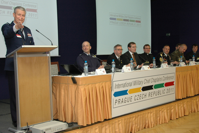 Brian Van Sickle a účastníci panelu
