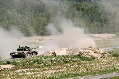 Výcvik tankistů vyvrcholil ostrými střelbami. Kvůli mlze se málem nekonaly 