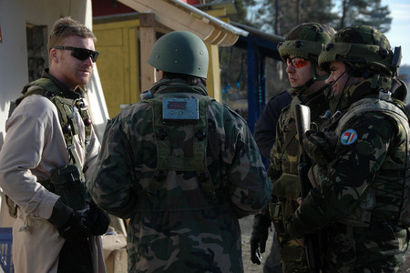 Druhá část česko-afghánské jednotky je právě ve vesnici, kde hledají povstalce