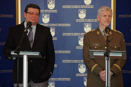 Minister of Defence Alexandr Vondra and Major General Petr Pavel