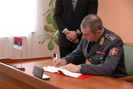 Capable Logistician 2013 planning: Serbian General Goran Radovanovic signing Czech-Serbian agreement in Prague (27 February 2012)