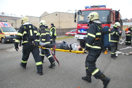 Cvičení IZS v Liberci: Bomba v kasárnách usmrtila čtyři osoby a 33 zranila
