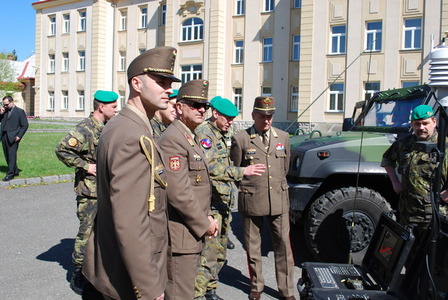 Generál Benkő navštívil liberecké chemiky