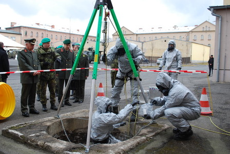 Generál Kostarakos navštívil liberecké chemiky
