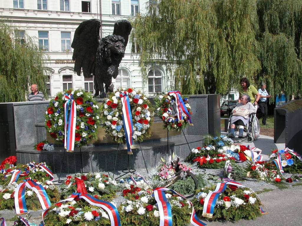 Památník Okřídlený lev na pražském Klárově