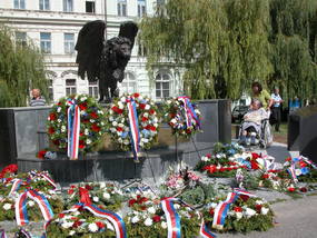 Památník Okřídlený lev na pražském Klárově