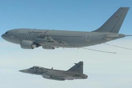 Gripeny se osmdesátkrát spojily nad Českem