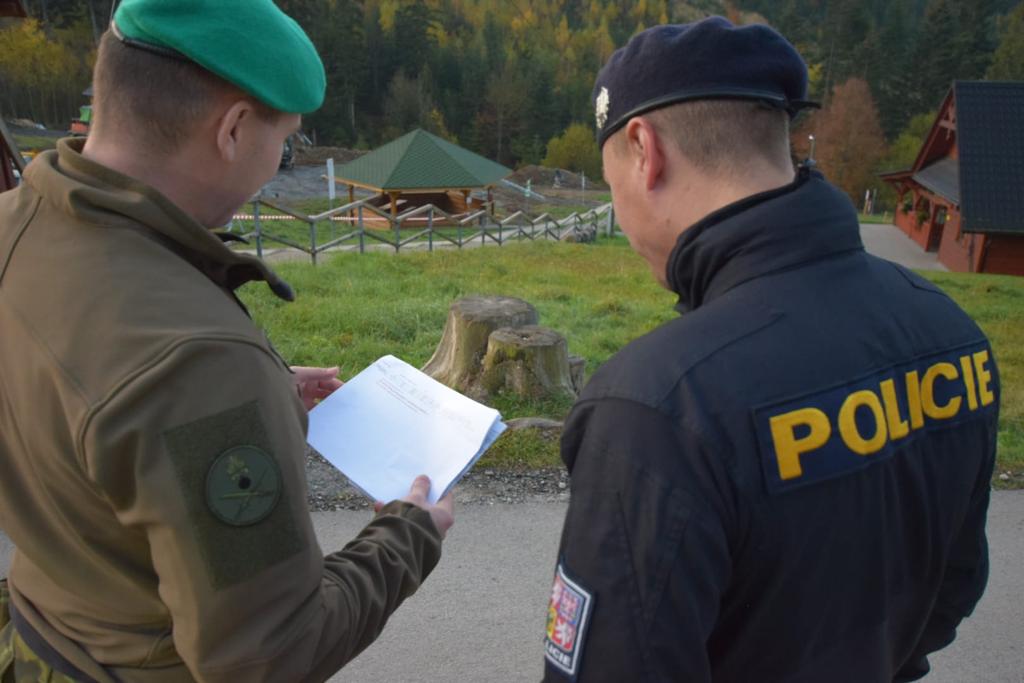 Na zelené hranici posílili Policii České republiky vojáci aktivní zálohy (Trojmezí Hrčava)