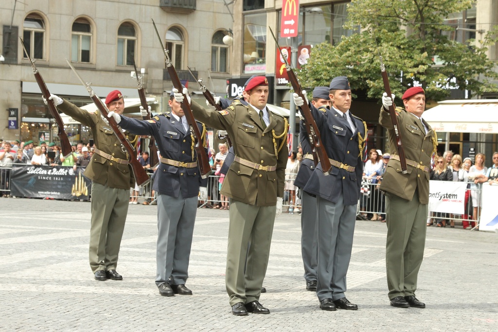 Exhibiční jednotka Čestné stráže AČR během předchozího ročníku DrillFestu.