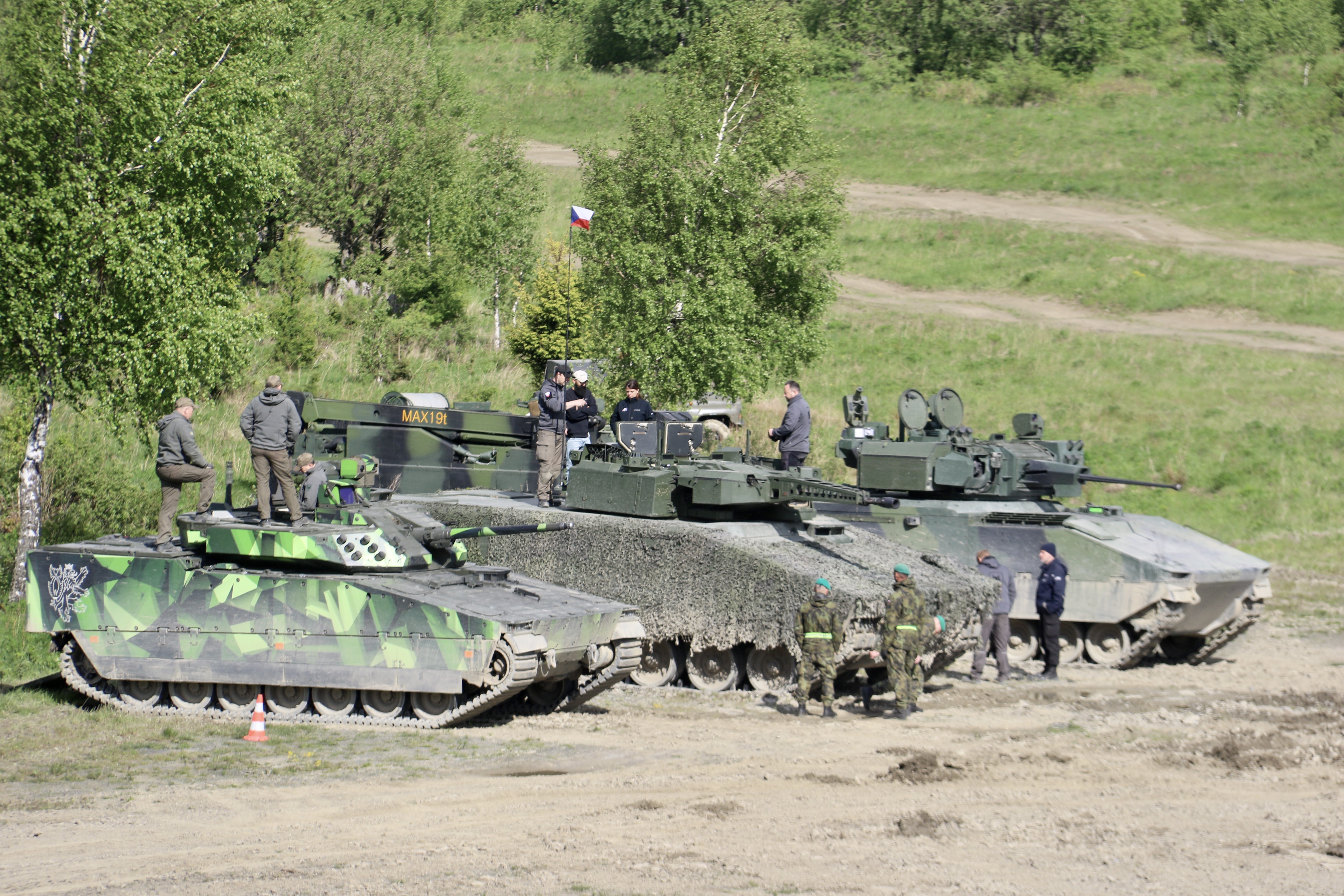 Všechna tři vozidla pospolu: BVP CV90, BVP Lynx a BVP ASCOD