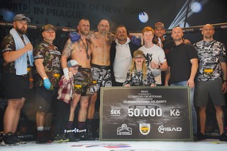 Vojáci i profesionální zápasníci vzdali hold válečným veteránům