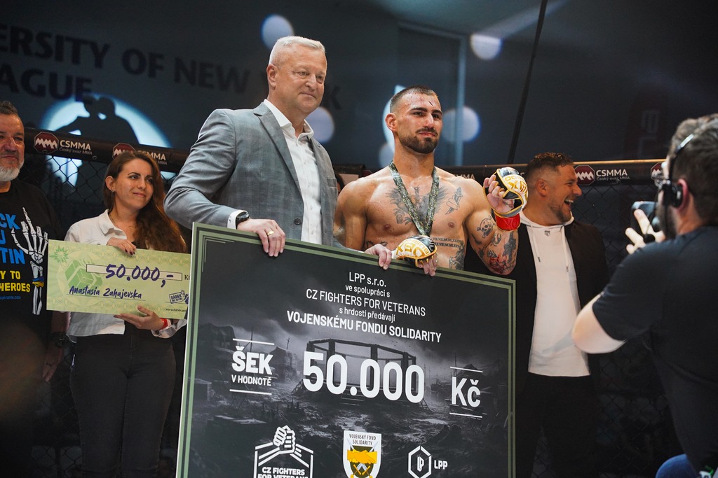 Vojáci i profesionální zápasníci vzdali hold válečným veteránům