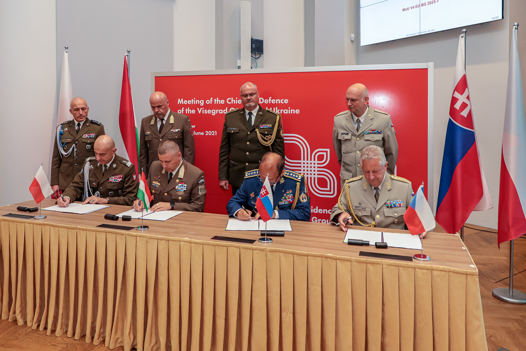 Náčelníci generálních štábů zemí V4 podepsali Memorandum o porozumění k V4 EU BG a společné komuniké Visegrádské čtyřky