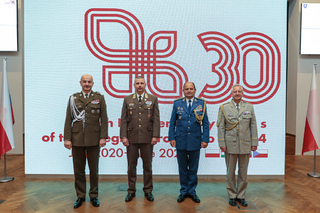 Společná fotografie náčelníků generálních štábů zemí V4