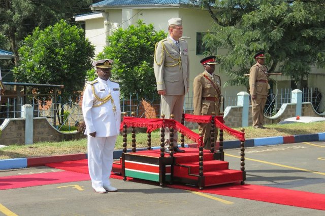 V Keni se generál Bečvář setkal s náčelníkem generálního štábu generálem Samsonem Mwathethem.