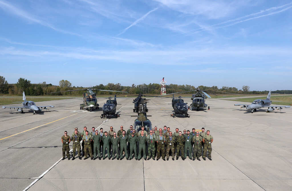 Třítýdenní cvičení Helicopter Tactics Instructors Course (HTIC) určené pro piloty-instruktory šesti členských států NATO pod vedením Evropské obranné agentury EDA