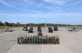 Třítýdenní cvičení Helicopter Tactics Instructors Course (HTIC) určené pro piloty-instruktory šesti členských států NATO pod vedením Evropské obranné agentury EDA