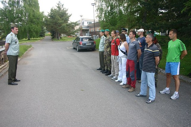 Oficiální zahájení II.. kola „Běžecké ligy“ v Jincích ZV 13. dělostřelecké brigády plk. Liborem Pokorným