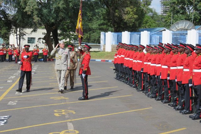 V Keni byl generál Bečvář přijat se všemi vojenskými poctami.