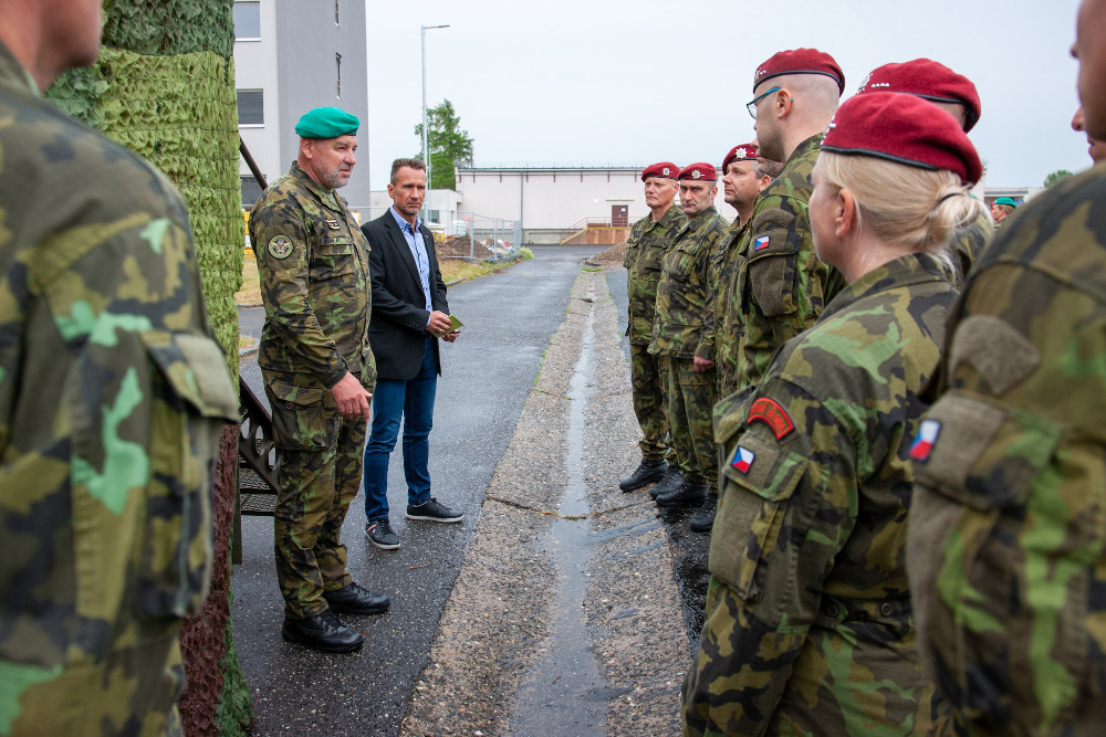 Generálporučík Josef Kopecký se setkal s vojáky aktivní zálohy