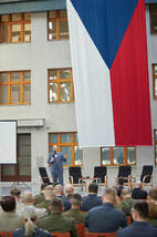 PhDr. David Anthony Procházka při přednášce