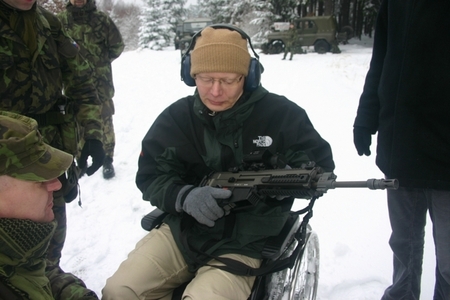 Válečný hrdina Jiří „Regi“ Schams si v Jincích prohlédl nové Breny 