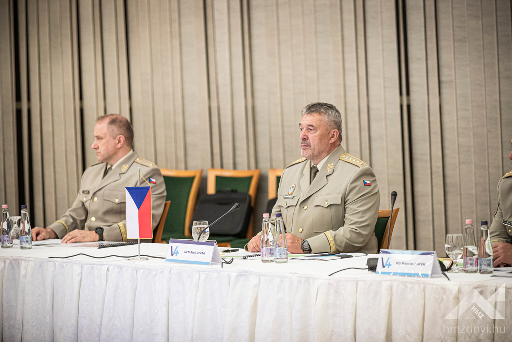 Armádu České republiky reprezentoval armádní generál Aleš Opata 