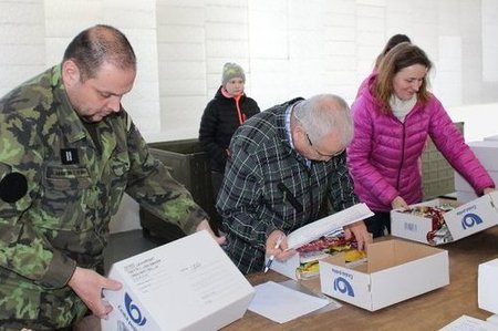 Další anonymní balíčky putují k vojákům do Afghánistánu, Iráku a Mali