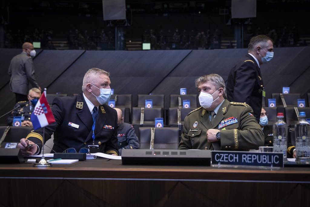 Armádní generál Aleš Opata a vojenský představitel Chorvatska při NATO admirál Predrag Stipanović