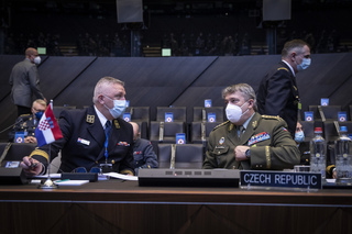 Armádní generál Aleš Opata a vojenský představitel Chorvatska při NATO admirál Predrag Stipanović