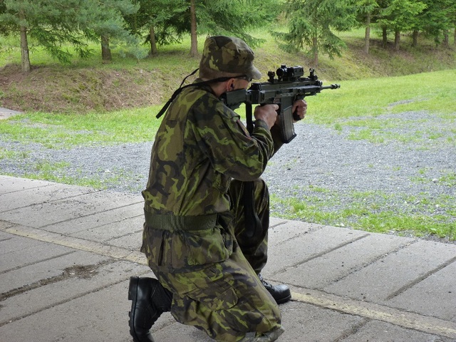 Střelecká soutěž velitele 13.dp – střelba z BRENU